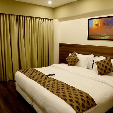Hotel Mumbai House Andheri East, Mumbai Exteriör bild