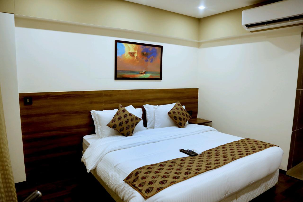 Hotel Mumbai House Andheri East, Mumbai Exteriör bild