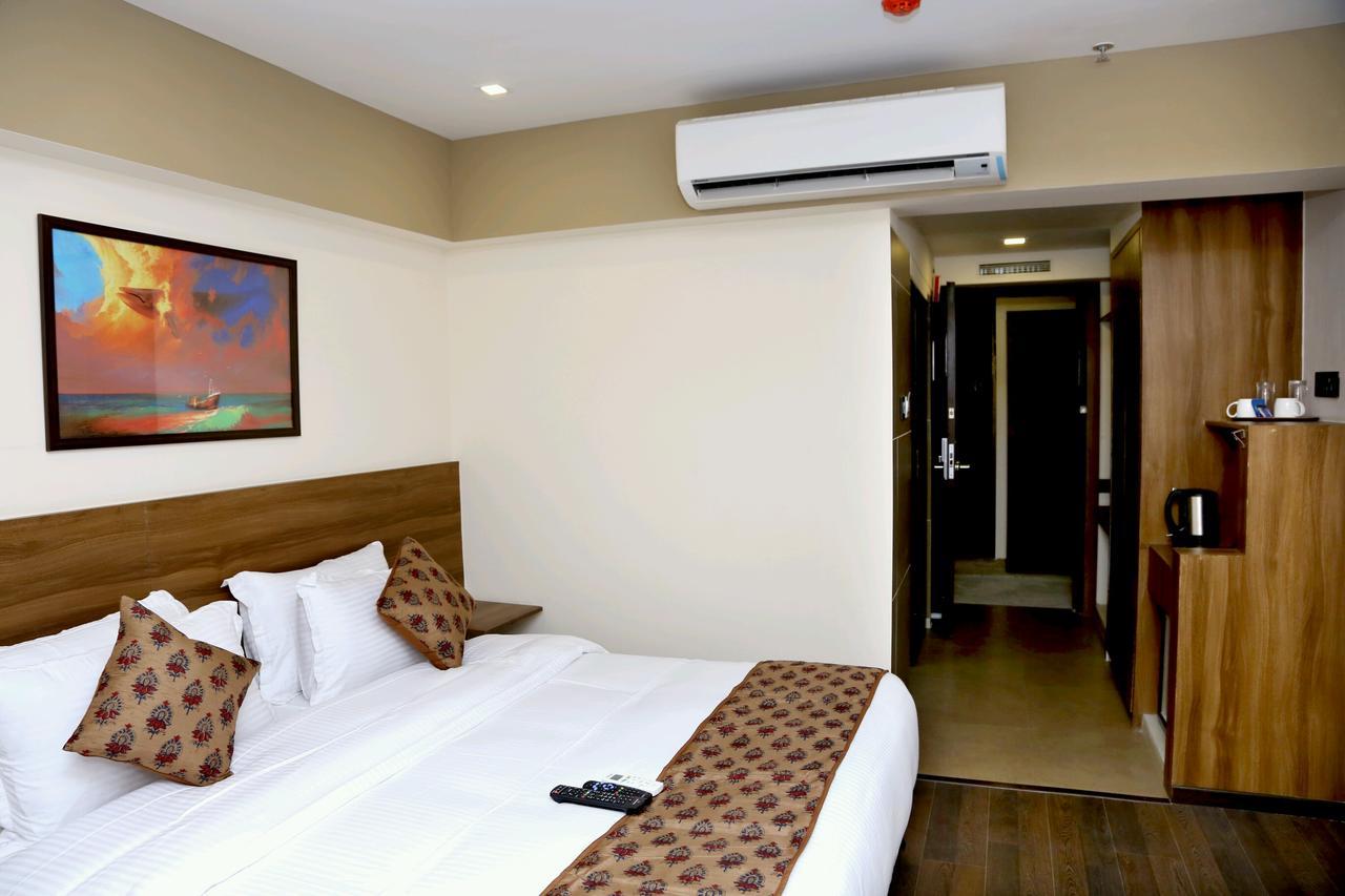Hotel Mumbai House Andheri East, Mumbai Exteriör bild