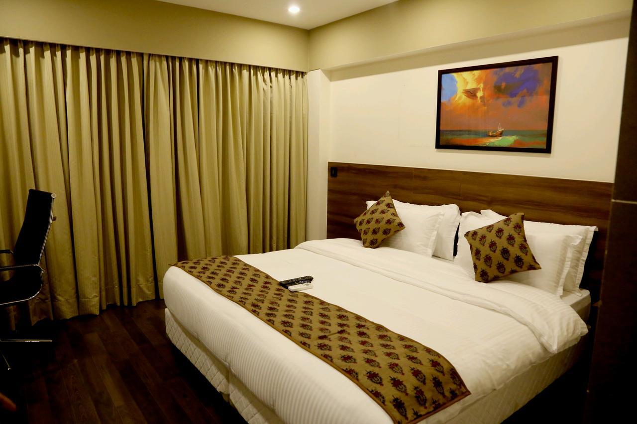 Hotel Mumbai House Andheri East, Mumbai Exteriör bild