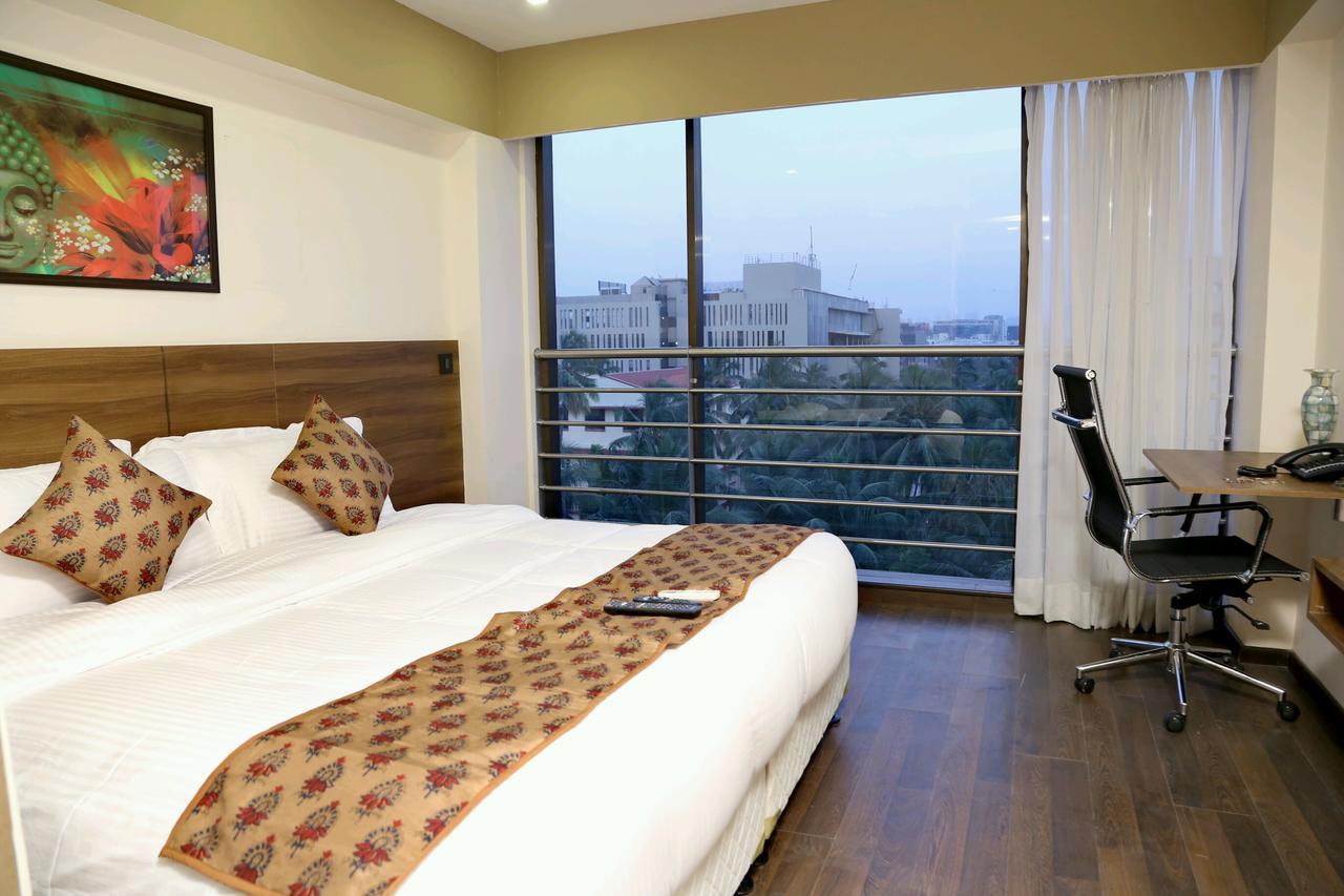 Hotel Mumbai House Andheri East, Mumbai Exteriör bild
