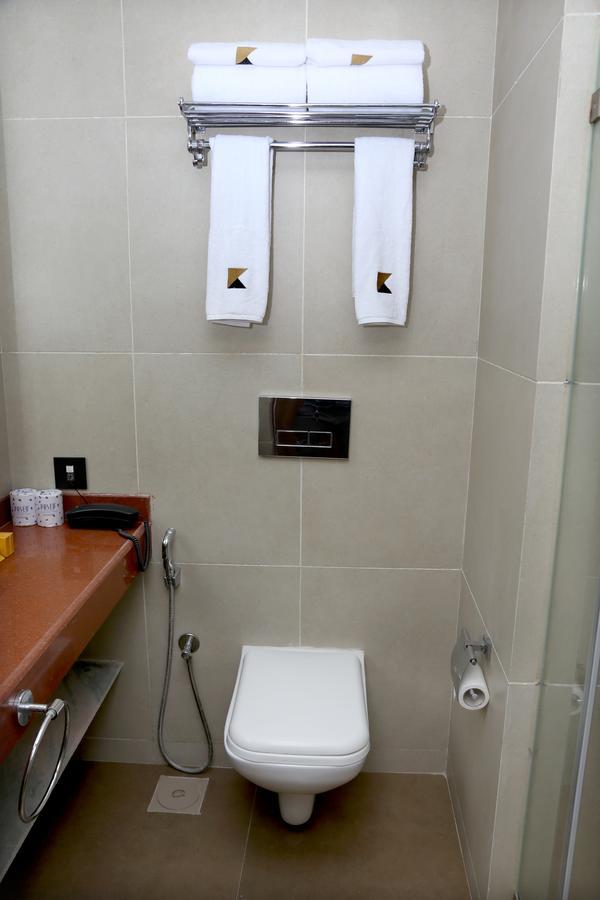 Hotel Mumbai House Andheri East, Mumbai Exteriör bild