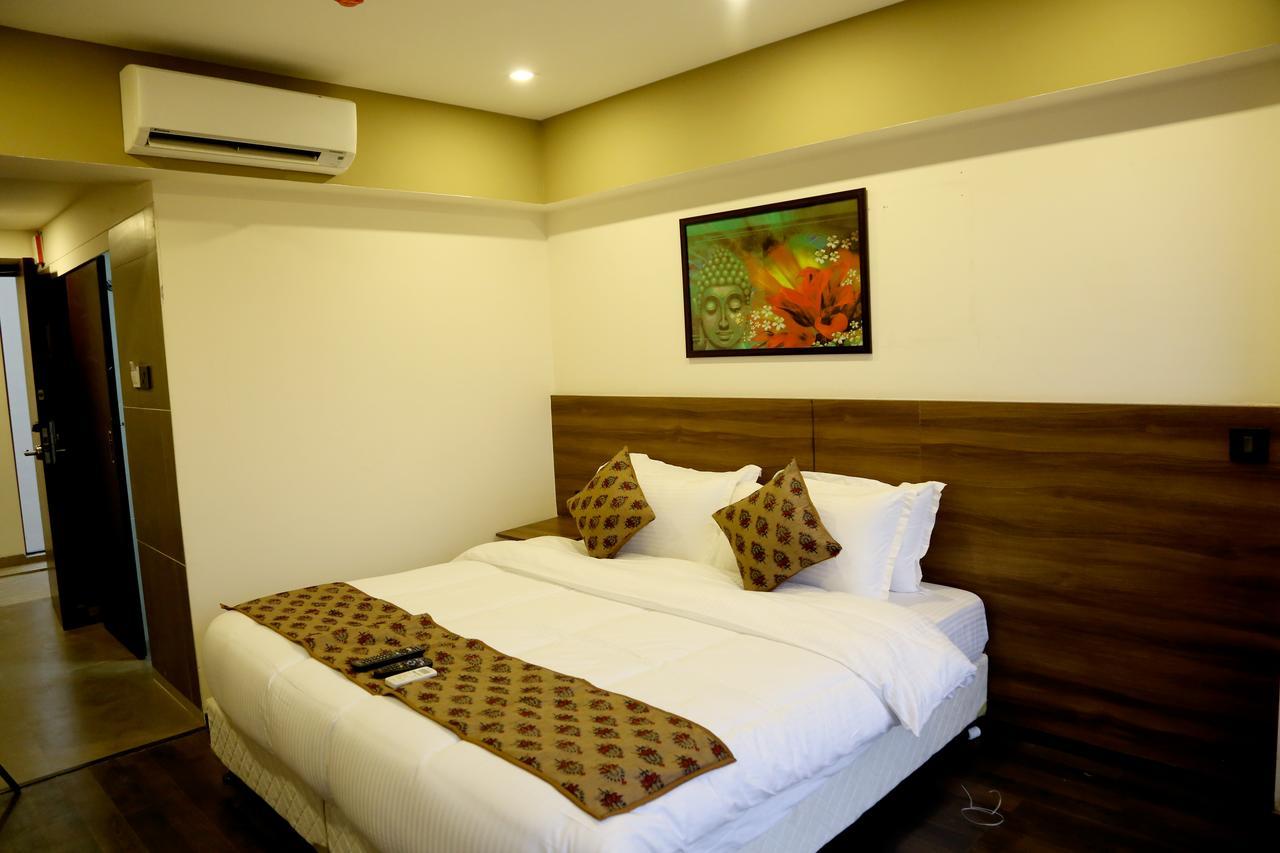 Hotel Mumbai House Andheri East, Mumbai Exteriör bild