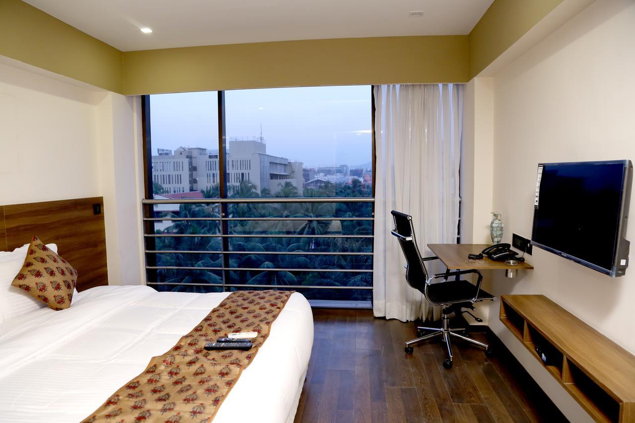 Hotel Mumbai House Andheri East, Mumbai Exteriör bild