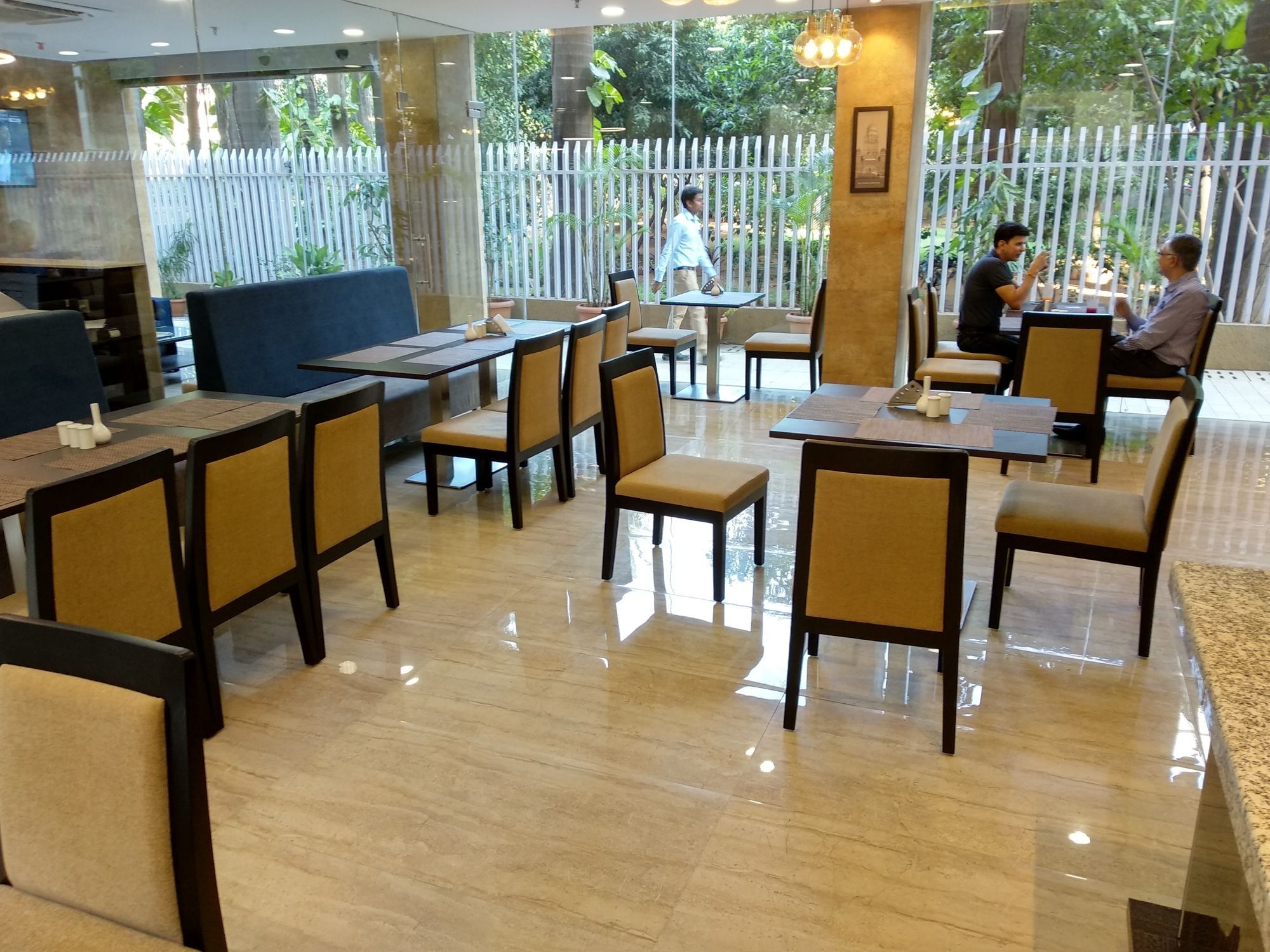 Hotel Mumbai House Andheri East, Mumbai Exteriör bild