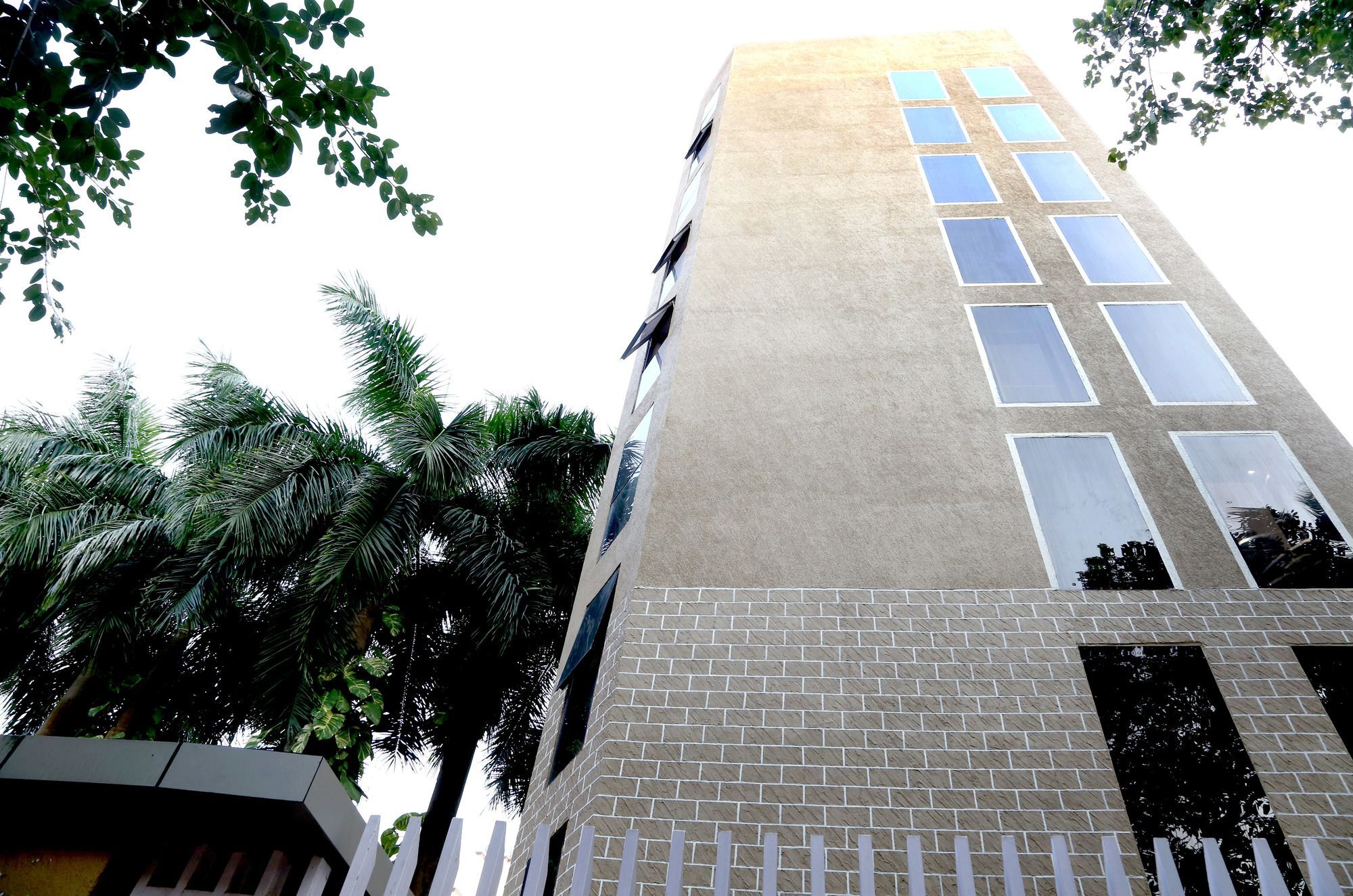 Hotel Mumbai House Andheri East, Mumbai Exteriör bild